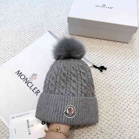 Moncler Grey Winter Essential Cable Knit Beanie - Picture 1 of 6